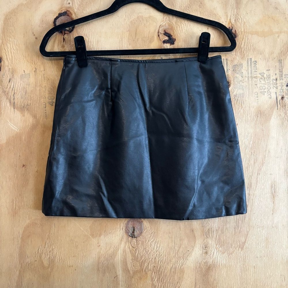 Hippie Laundry Faux Leather Embroidered Boho Mini Skirt Sz S - Picture 3 of 6